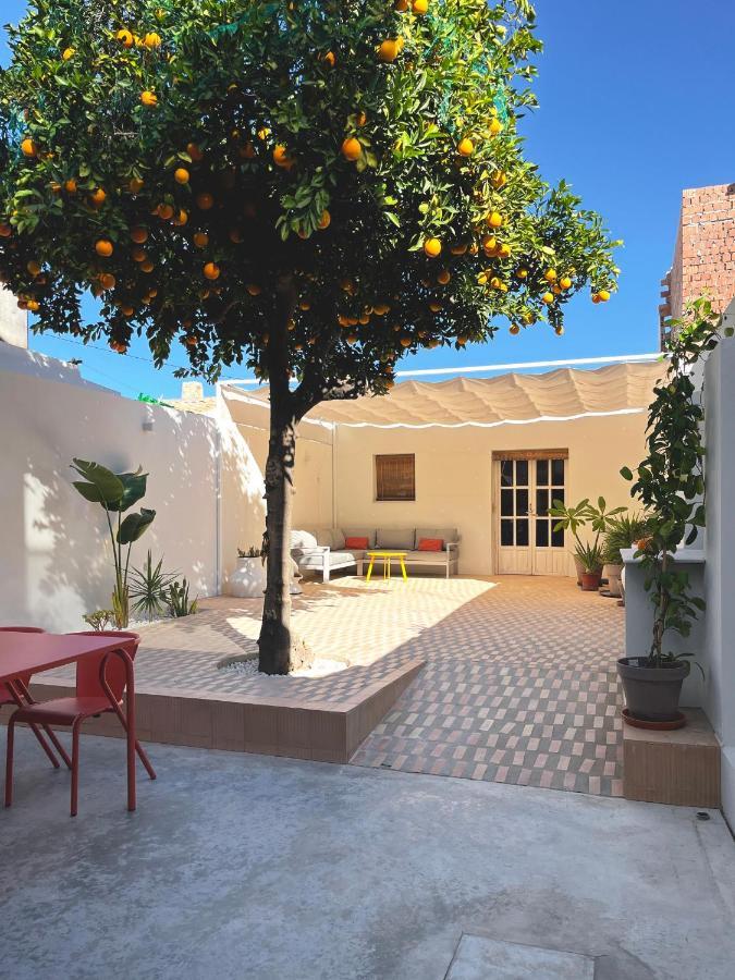 Design & Art, Patio With Orange Tree, Near Seville Carrion de Los Cespedes Eksteriør bilde