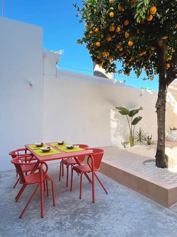 Design & Art, Patio With Orange Tree, Near Seville Carrion de Los Cespedes Eksteriør bilde